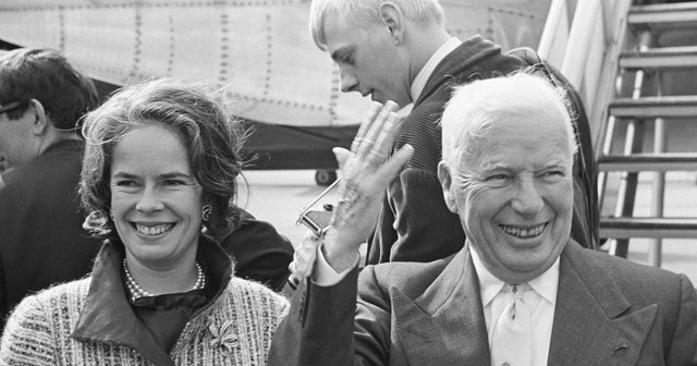 Letra emocionuese q&euml; Charlie Chaplin i d&euml;rgoi s&euml; bij&euml;s