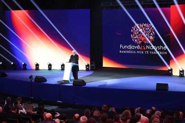 "Fundjavë Ndryshe" festoi 10 vjetorin/ Reagon Shkëlqim