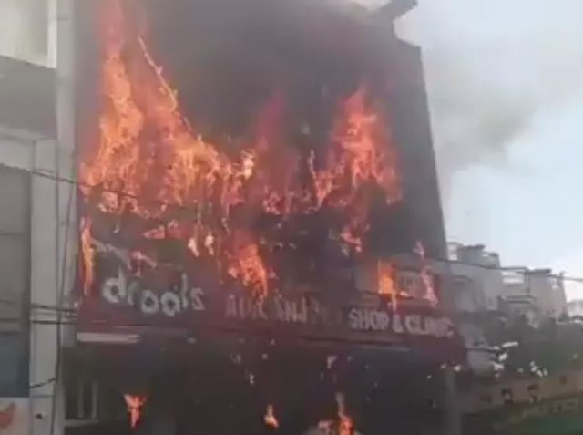 Indi, tragjedi në një qendër arsimore pas një zjarri të