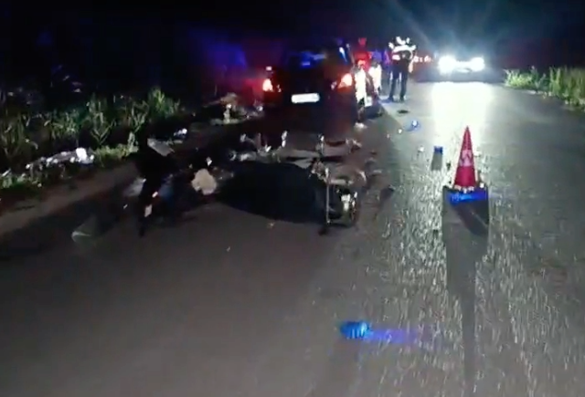 Aksident në Kuçovë/ Makina përplas motorin, plagosen