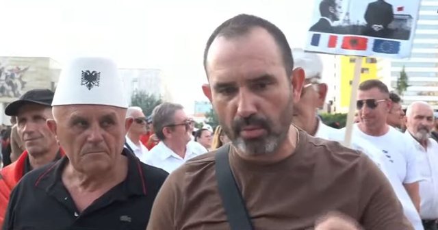 “Nuk ikim nga sheshi pa u dorëhequr Rama dhe Berisha të