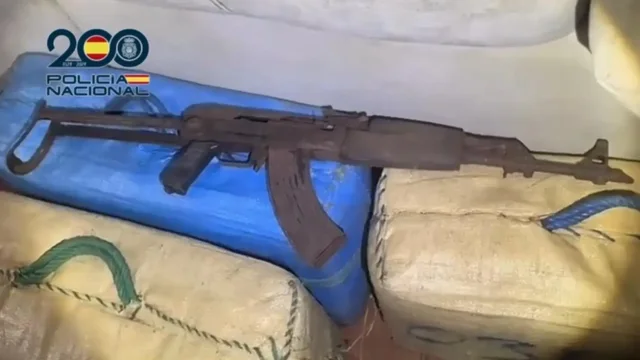 Two Albanians arrested while storing 1 ton of hashish with Kalashnikovs in Spain