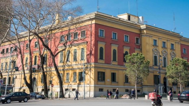 Raporti negativ i FMN p&euml;r paqen fiskale, qeveria shqiptare kund&euml;r: Nuk