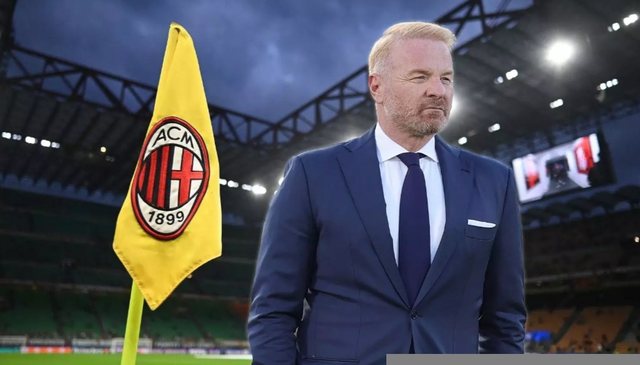 Igli Tare flet rreth bisedimeve me Milanin: Një objektiv për