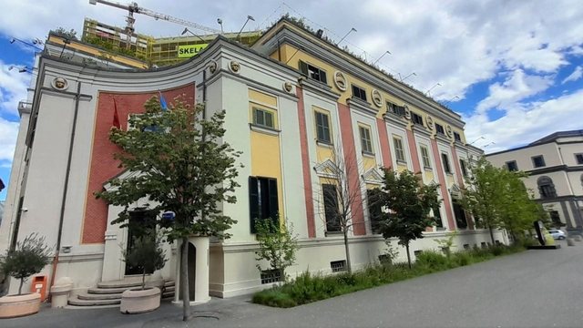 &Ccedil;&euml;shtja e prishjes s&euml; pallatit t&euml; d&euml;mtuar nga