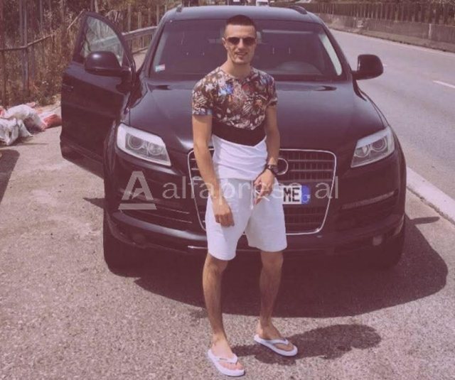 FOTO/ Ky &euml;sht&euml; 32 vje&ccedil;ari q&euml; u vra me thik&euml; n&euml;