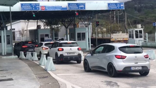 Fluks i lart&euml; n&euml; Kakavij&euml;, vijojn&euml; protestat e