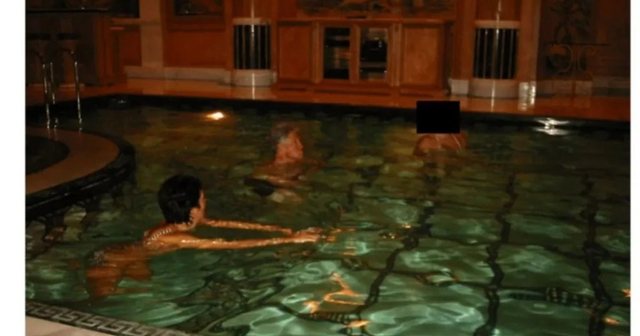 Publikimi i pamjeve të Clinton në pishinë me një grua