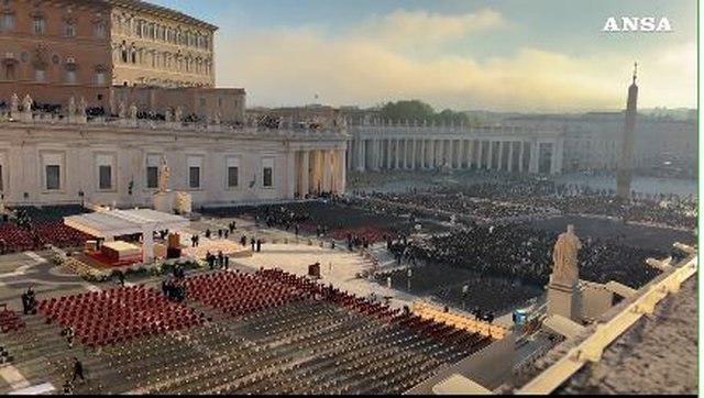 FOTO/ Sot funerali i Papa Françeskut. Të gjithë në