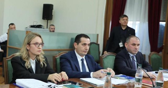 USB-ja me 16 mij&euml; faqe prova p&euml;r Ballukun, kushti q&euml; iu vuri