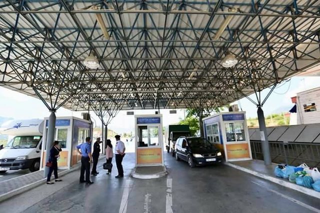 Protesta e fermer&euml;ve grek&euml;, bllokohet aksi