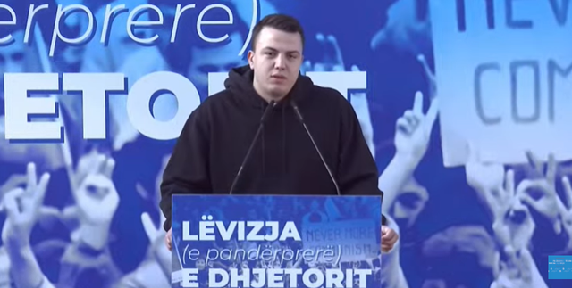 “Jeta e babait tim mes familjes, politikës dhe sportit”, djali