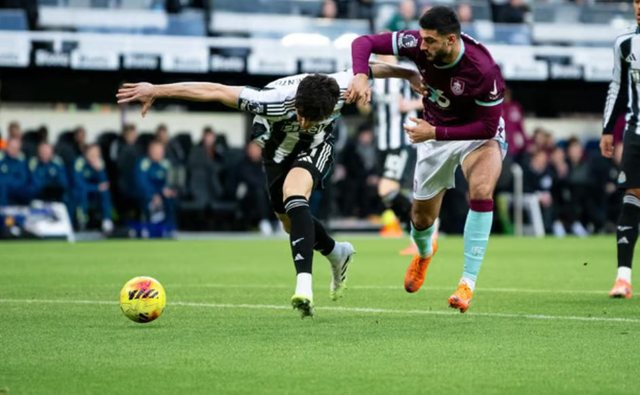 Trajneri i Bërnlit i thur elozhe Brojës: Kemi parë versionin