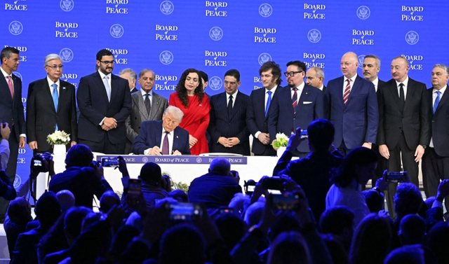 Presidentja Vjosa Osmani merr pjesë në themelimin zyrtar të