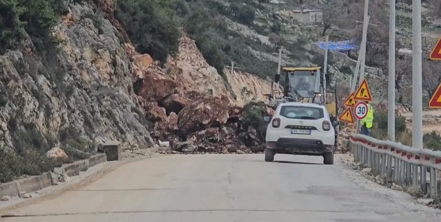 Rr&euml;shqitje dherash dhe gur&euml;sh n&euml; dalje t&euml; tunelit t&euml;