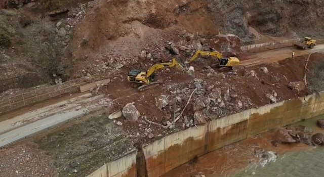 Juglindja e paralizuar! Mbi 20 km radhë makinash në aksin