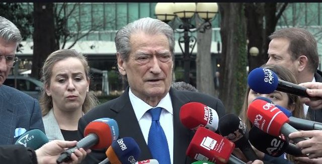 &ldquo;10 shkurti ua luajti fiqirin k&euml;tyre&rdquo;, Berisha flet pas daljes