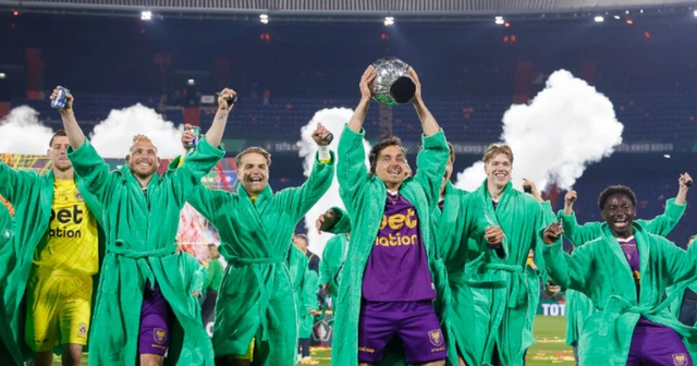 Klubi holandez fiton trofeun pas 92 vitesh pritjeje