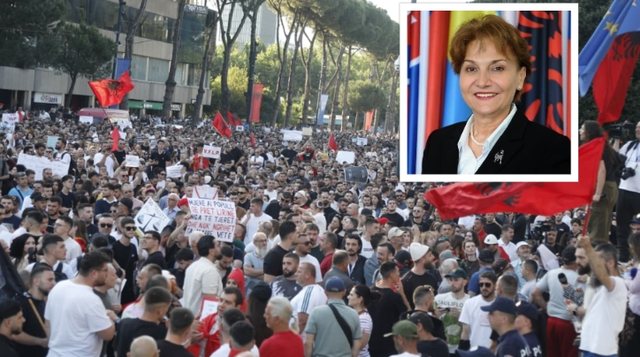 Shqiptar&euml;t n&euml; revolt&euml;/ &ldquo;D&euml;gjoni mesazhin&rdquo;