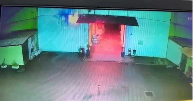 Del VIDEO/ Si nisi zjarri n&euml; tregun te ish-Uzina Dinamo q&euml; shkrumboi