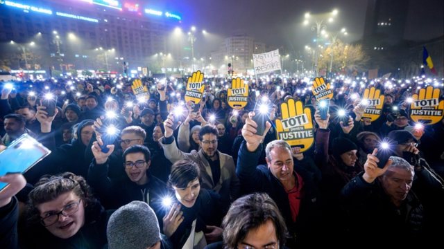 Nuk ndalet vala e protestave/ Qytetarët në Bukuresht