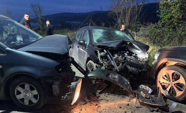 Aksident i trefishtë në aksin Shupenzë-Maqellarë, plagoset