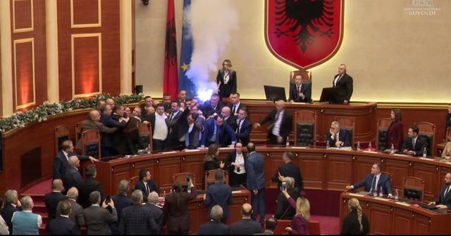 Demokratët rrëzojnë karrigen e Belinda Ballukut, Klevis Balliu