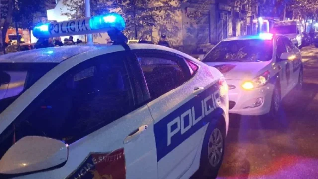 E r&euml;nd&euml; n&euml; Durr&euml;s/ Babai i dehur k&euml;rc&euml;non me