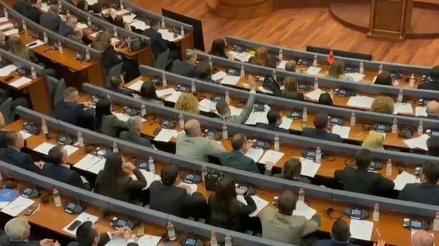 Kuvendi i Kosov&euml;s miraton rezolut&euml;n p&euml;r procesin gjyq&euml;sor