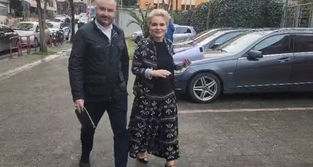 Sot seanca për dosjen ‘Meta’, Monika Kryemadhi dhe avokati i