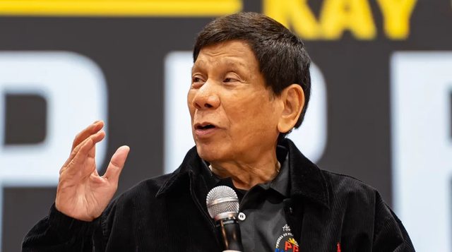 Nga burgu në Hagë, ish-presidenti i Filipineve, Rodrigo Duterte,