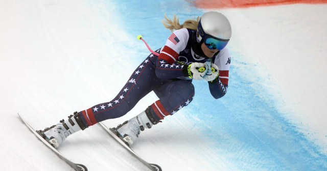 Skier Lindsey Vonn crashes, taken to hospital by helicopter