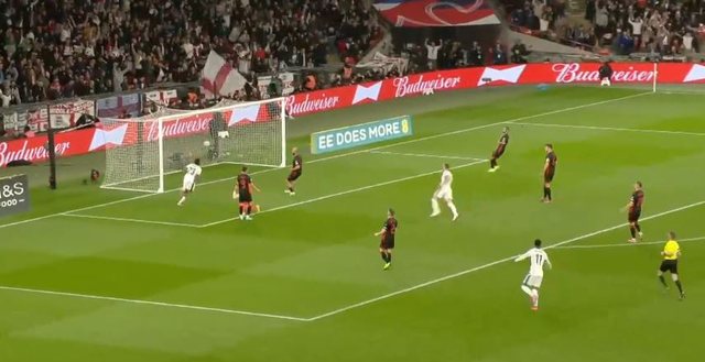 Zhbllokohet ndeshja në “Wembley”, Anglia ndëshkon