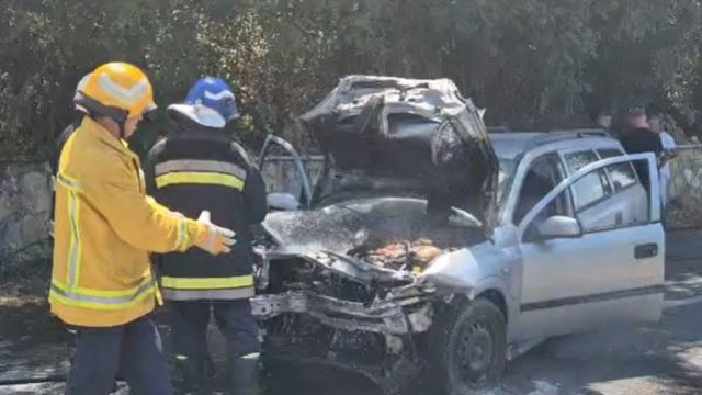 Aksident n&euml; aksin Elbasan-C&euml;rrik, makina p&euml;rfshihet nga