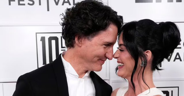 Katy Perry flet p&euml;r romanc&euml;n me Justin Trudeau: Ai &euml;sht&euml;