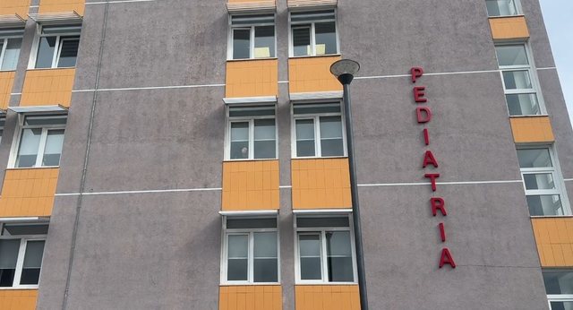 Gripi “mbingarkon” Pediatrinë në Elbasan, mbi 110