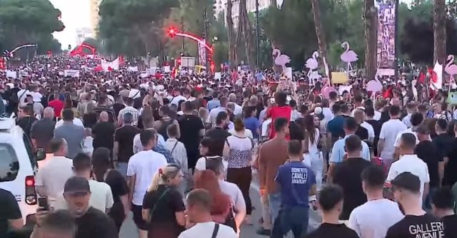 Revolta në Tiranë! Mijëra pjesëmarrës, për rreth 2