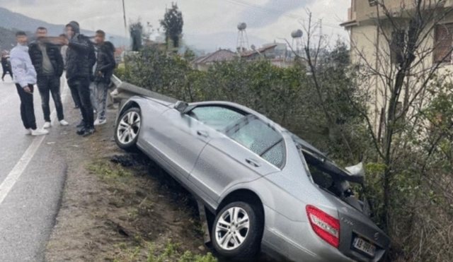 Aksident në Elbasan, Benzi del jashtë rrugës