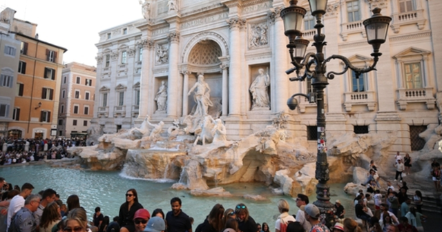 Vendimi i papritur, Roma biletë hyrjeje për shatërvanin më