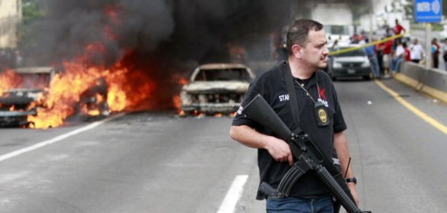 Kaos pas vrasjes së “El Mencho”, bllokohen rrugët, digjen