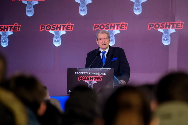 &ldquo;Ata q&euml; rr&euml;zuan bustin e diktatorit nuk menduan se regjimi do