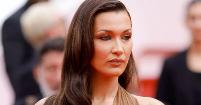 Bella Hadid i jep një ndryshim drastik pamjes së saj