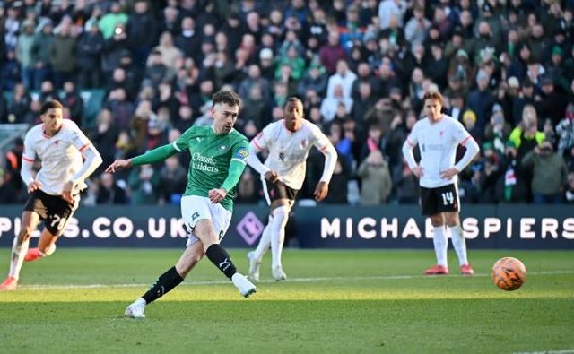 Eleminim i papritur nga FA Cup, Plymouth dërgon në shtëpi