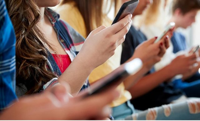 Australia vendi i parë në botë që ndalon përdorimin e