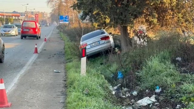 Aksident në aksin Fier-Levan, autobusi përplaset me makinën dhe
