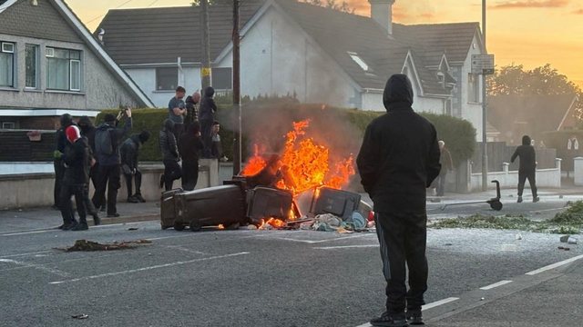 Trazira në Belfast pas sulmit me thikë, akte dhune ksenofobike