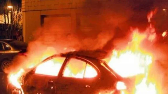 Digjen gjatë natës automjetet e biznesmenit në Ksamil, dyshimet