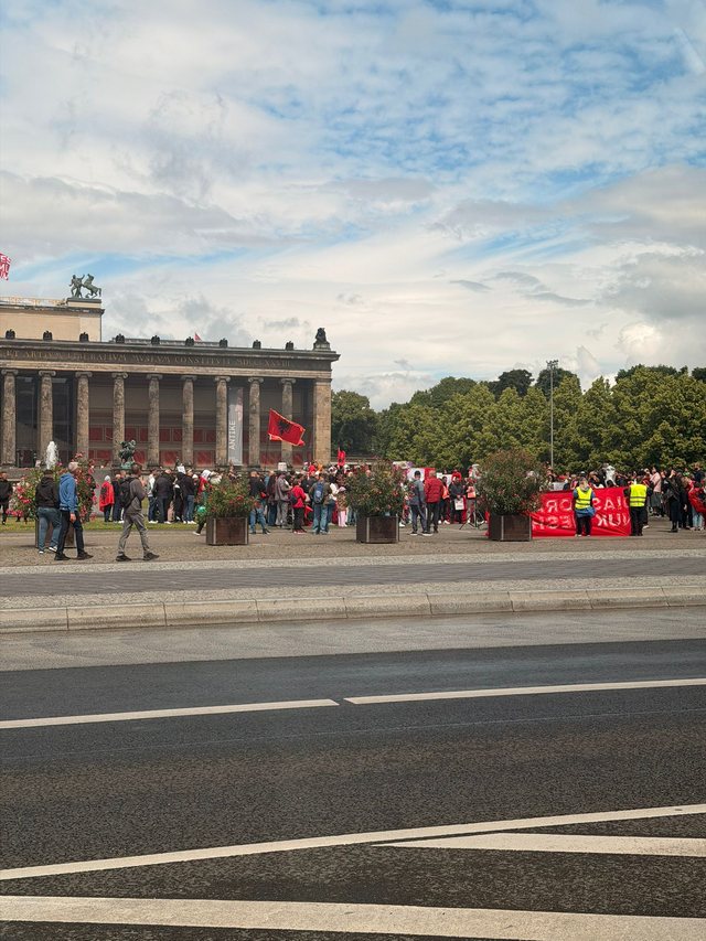 Diaspora nuk ndalet! Shqiptar&euml;t n&euml; Berlin n&euml; protest&euml;