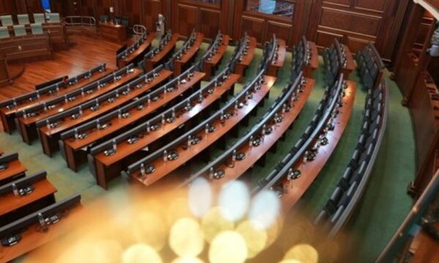 101 deputetë rikthehen në Kuvendin e Kosovës, vetëm 9 emra