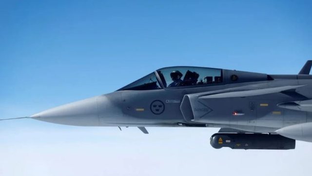 Suedia angazhon aeroplan&euml; luftarak&euml; p&euml;r t&euml; patrulluar